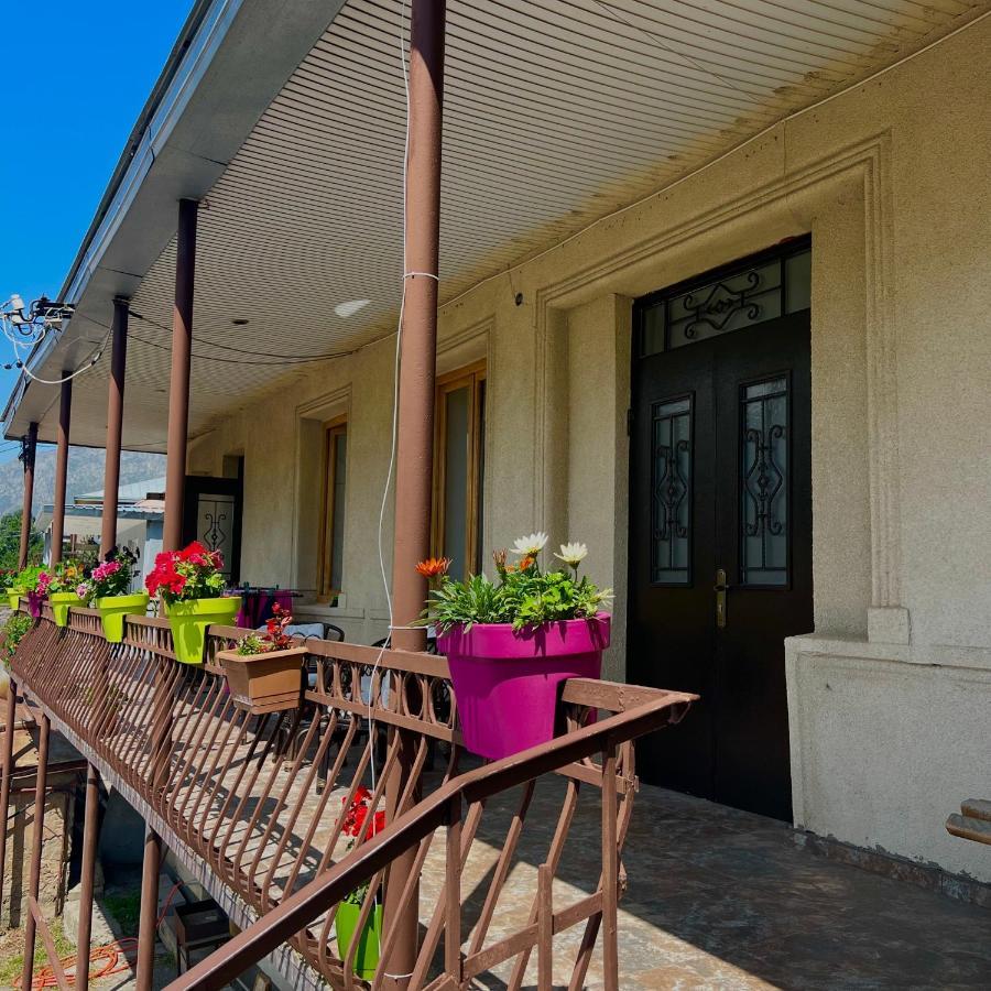 Guesthouse Kostava 72 Kazbegi Luaran gambar